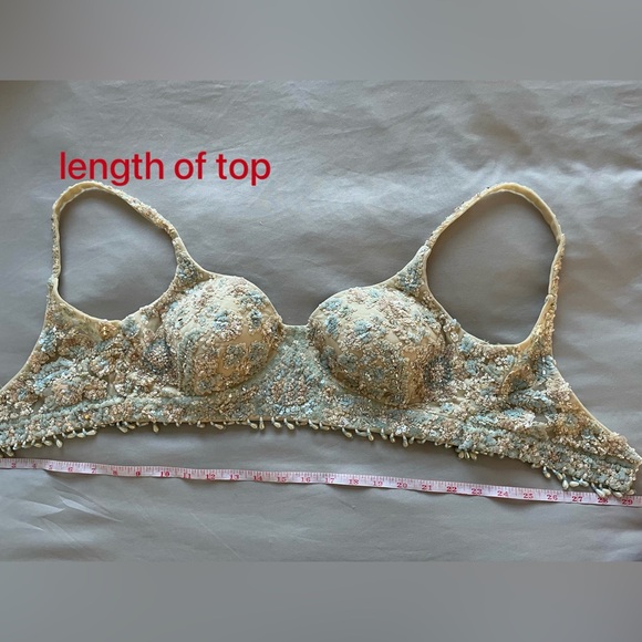 Gorgeous Bridal Lehenga with Dupatta - Picture 4 of 7